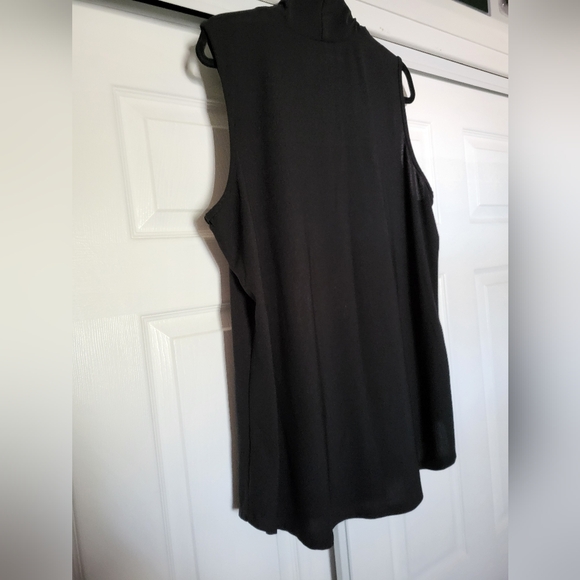 Black Lily Morgan Sleeveless Top - Picture 3 of 6